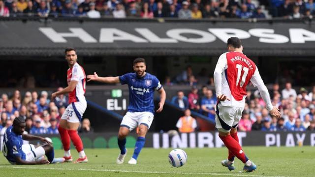 开云首页入口-【英超】特罗萨尔梅开，阿森纳客场4比0大胜十人伊镇